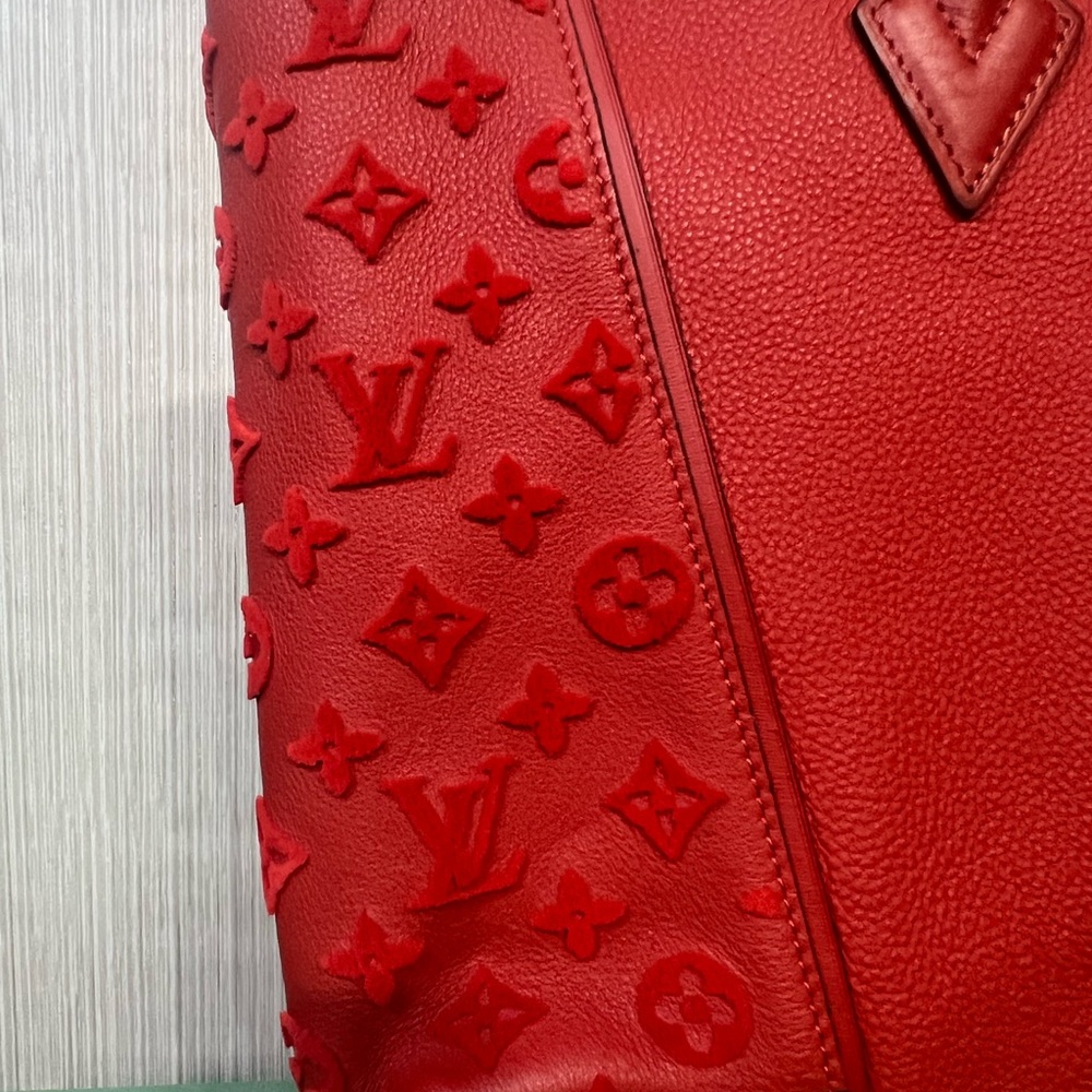 Louis Vuitton Red Tote with Textured Sides - Picture 4 of 16